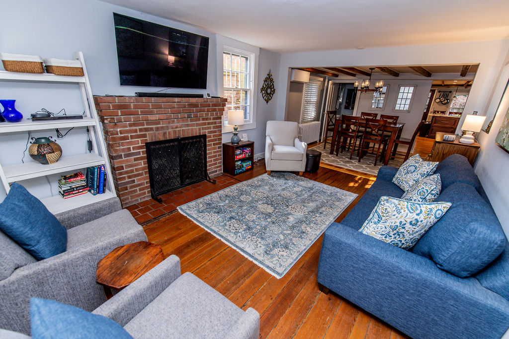 Historic Downtown Annapolis Gem Near USNA